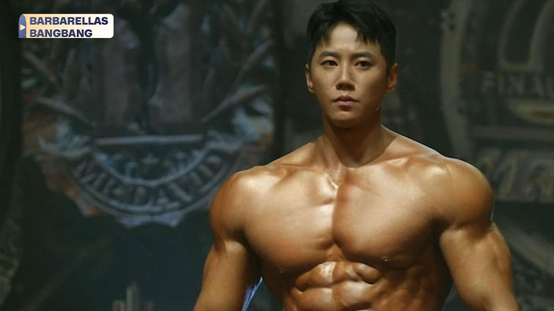 Hình ảnh Lee Jun Young trong vai huấn luyện viên thể hình chuẩn “nam thần”